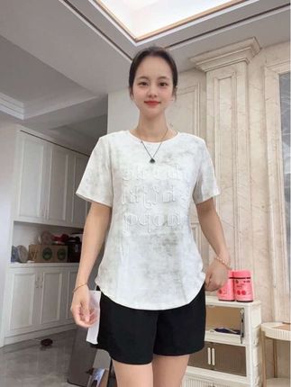 又降了!超适合微胖姐妹的短袖 穿起来又显瘦又好看,关键版型质量特别好!100斤~200斤真的可以安排上#面料柔软舒适#超便宜超划算#谁穿谁好看系列#不挑年龄不挑身材