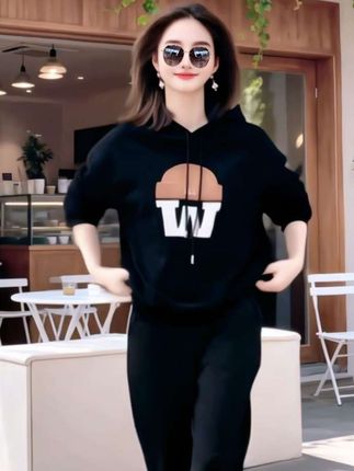 这款上衣穿上它好好看#早秋穿搭公式来了#如果上班都穿流光高智风 #早秋不费力显贵穿搭#微胖女生怎么穿出早秋氛围感#高个子女生的早秋穿搭