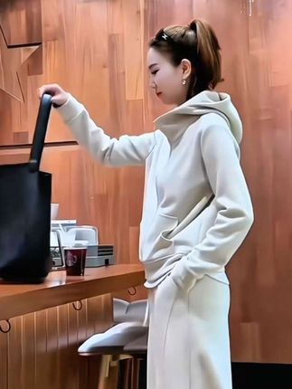 #运动套装穿搭 #套装显瘦穿搭 #通勤搭配 #时尚休闲套装 #女装秋款爆款2025新款