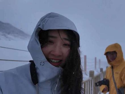甘南自驾vlog 这是一条很长的记录视频,从到达兰州开始记录,没有做攻略,用pocket3记录了一下此次旅行,回看视频,感觉很有意义,给人的冲击感比照片来得更加猛烈。路线:成都到兰州全程高速,在兰州看了苦水丹霞,去乌鞘岭看了雪山,经过天互公路到小三峡,最后返程成都走的国道。一路走走停停,我们都很喜欢路上的风景#自驾游 #甘南 #旅途风景 #这是一条很长的视频 #风景