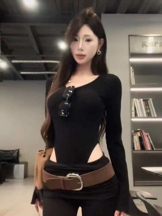 #今日穿搭 #黑色系穿搭 #穿衣显瘦 #御姐风 #穿搭