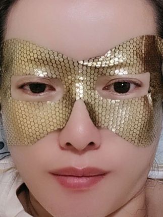 晚上睡觉前来一片#淡纹紧致眼膜贴