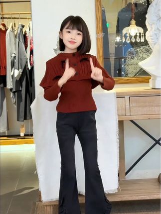 生个女儿吧,真的太甜啦~给她留长发,给她穿漂亮的衣服,可可爱爱,健康快乐的长大