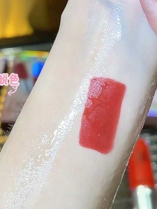 秋冬流行色号来了,上唇不易脱色,不沾杯。提亮皮肤又显白~#唇釉 #唇釉试色 #好物种草 #秋冬口红