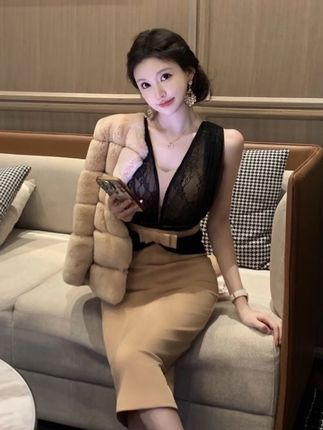 小岚同学「花语轻烟」法式时尚性感蕾丝气质针织收腰显瘦性感连衣裙#女装 #气质穿搭 #每日穿搭 #高级感穿搭 #连衣裙