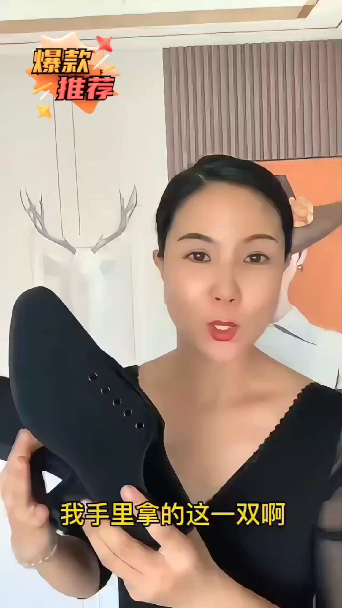 形体训练中,建议大家穿专业的形体鞋,舒适性高,而且保护脚踝,让身体更加挺拔 #形体训练 #优美形体#舞蹈鞋