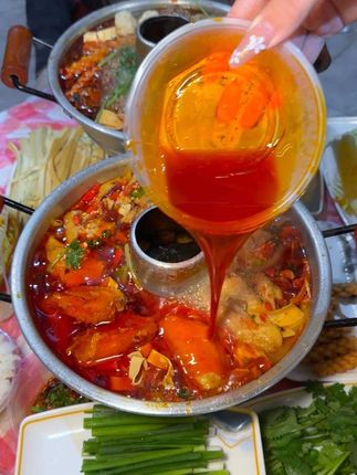 银川我最害怕倒闭的小破店!藏在犄角旮旯里 但味道真的好好… #银川美食 #火锅米线 #米线 #万物皆可种草搜