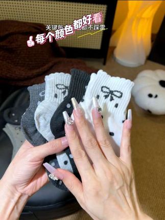 #好穿不贵 简单又百搭,上脚舒适软糯的蝴蝶结袜子!#袜子 #女士袜子