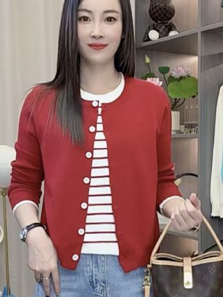 【亮哥女装】2025秋冬新品《馥郁系列》蓝色高弹显瘦连帽卫衣26151-B1