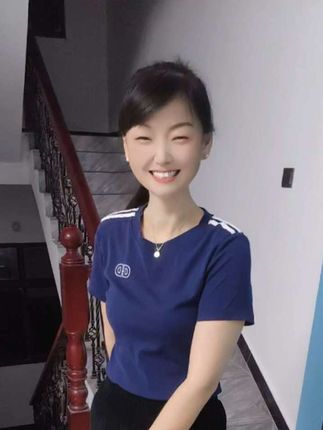 在家唱歌🎤#自嗨模式开启 #跟着节奏嗨起来 #蹦蹦跳跳身体好 #爱笑的人运气不会差