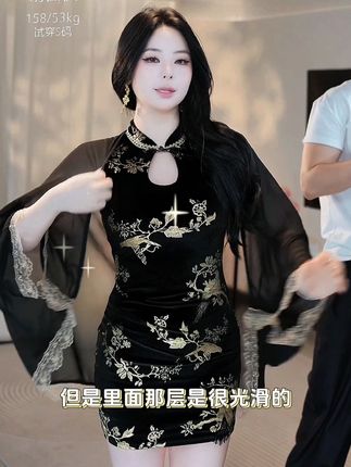 姐妹们,这个套装真的就是越看越好看,一套夏天穿着就是颜色很鲜艳,但是它很和谐。超有少女感的小众设计套装 3我穿的M #夏季穿搭 #显高显瘦, #韩系穿搭@萌面侠Meng Fairy
