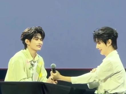 你们到底后面说了啥呀 家庭和谐,不能让哥哥“喷火”
#云熠 #云旗 #郝熠然
