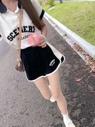 抬头要挺胸,走路要带风,步子要稳,眼神要狠,你可以不去扎人,但身上必须带刺。做个又拽,又傲,又霸气的女人,嘴要甜,心要狠,该留留,该滚滚#穿搭