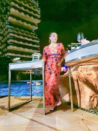 在三亚也跳上一曲#爱旅游的小姐姐