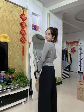 少妇就该往死里打扮,越漂亮越好,老是贤惠有个屁用啊!你见谁家爷们奔着你做菜香大马勺巅的好才跟你在一起的啊!格局打开!#辣妈穿搭
