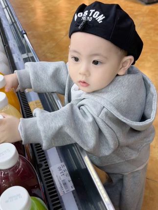 真的很喜欢给宝宝穿套装,穿搭不费力,休闲痞帅风真的超cool~#幼崽穿搭 #男宝穿搭 #秋季穿搭#萌宝潮童穿搭