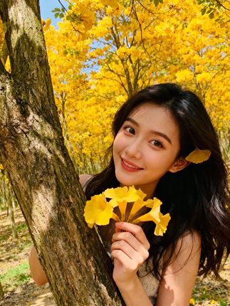 #张予曦毕雯珺真拍了红裙抱 #张予曦的定妆魔法 #深情眼 #毕雯珺 #张予曦毕雯珺