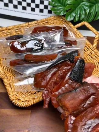 有没有跟我一样爱吃零食又怕长胖的姐妹?今天给你们推荐一款我最近一直在吃的贝贝南瓜干,它是零脂肪的,吃起来软糯香甜,特别适合我们这种既想吃好吃的又怕长胖的人。平时追剧的时候来上一包,真的太满足了!喜欢吃零食的朋友赶紧点击下方链接购买吧!