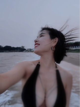 正脸一般,侧脸还行,身材绝了 #海边拍照 #完美身材 #抖音推广 #日常分享 #泳装👙