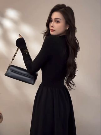 #高级感穿搭 #时尚气质穿搭 #黑色连衣裙 #法式连衣裙 #减龄气质