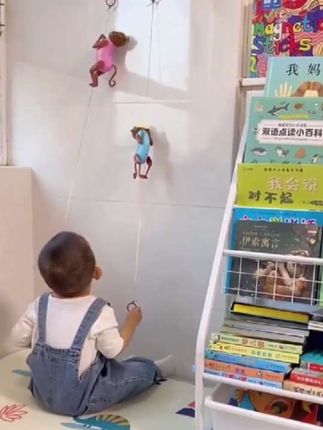 爸爸买的爬绳小猴子太好玩了,出门带娃不哭闹了,挂那都行,一拽就爬绳,能玩大半天开心的不得了#益智玩具 #早教玩具 #早教益智玩具