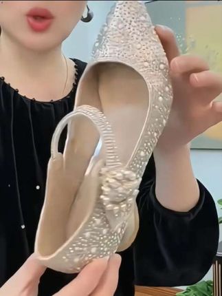 #真皮水钻粗跟单鞋#百搭尖头软底婚鞋#上脚舒适 #脚宽脚胖都可以 #美出高级感