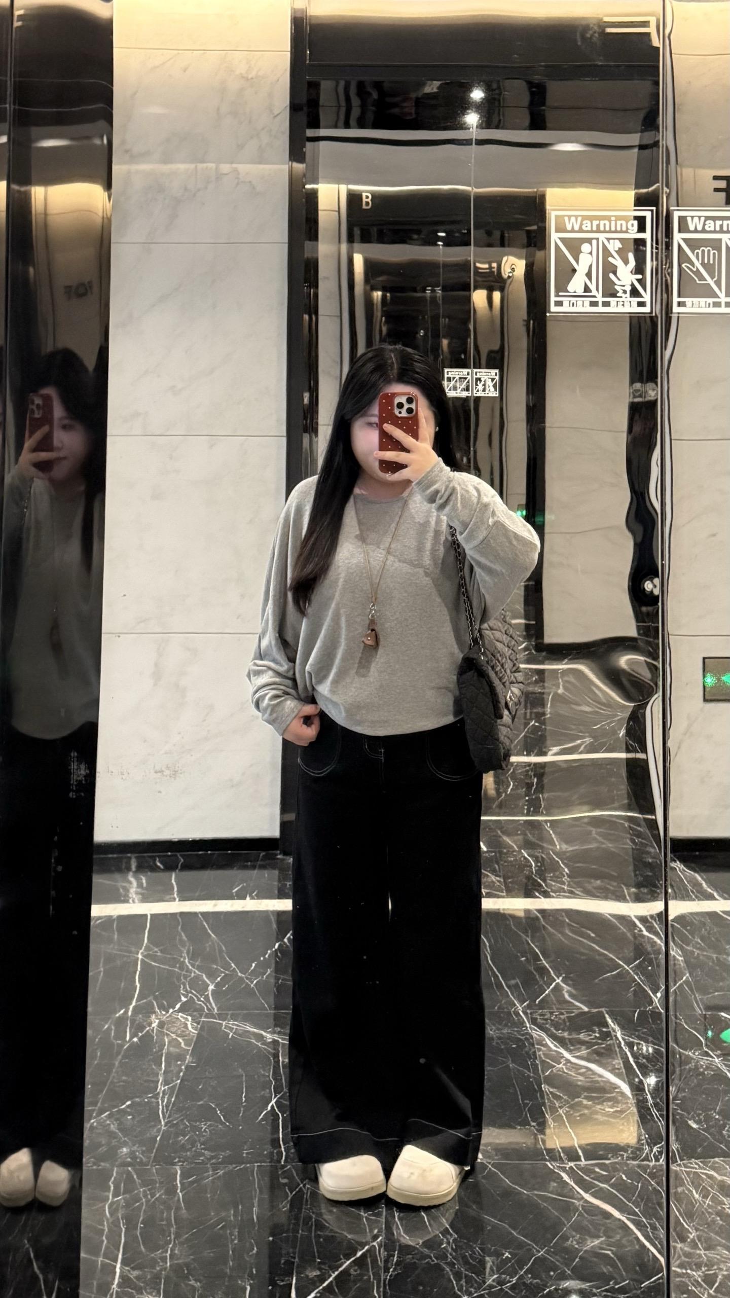 超级显瘦的牛仔裤。#牛仔裤 #牛仔裤女 #牛仔裤搭配 #显瘦裤子 #显瘦牛仔裤