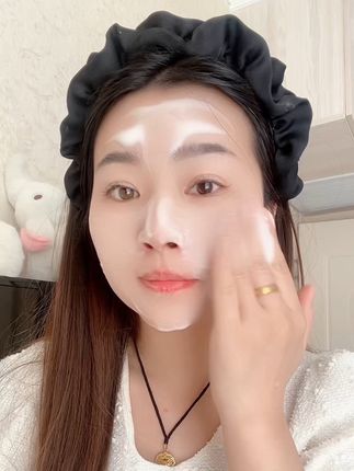 孕期别再用普通的洗面奶了,试试这款#袋鼠妈妈 专为孕妇打造的洗面奶,成分温和,洗完的小脸清爽不紧绷,真的很不错#袋鼠妈妈洗面奶#孕妇洗面奶#温和清洁
