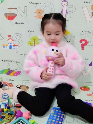 给宝宝买的这个早教萌娃话筒,简直不要太好了,可爱的造型,语言爆发期,听儿歌故事古诗,锻炼宝宝开口说话的早教机,连接蓝牙还能变声#母婴好物#话筒#早教玩具#宝宝玩具#宝宝学说话@巨量千川 @抖音小助手 @DOU+小助手 @DOU+上热门