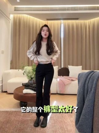 这是一条超级显瘦的小黑裤,它合适所有身材的姐妹们,它的弹性很大,平时缺一条这种小黑裤的,可以买它,它的裤型非常好,平时搭靴子、运动鞋都好看#刘一一#cocozone#.跟电子闺蜜晒红人秋日#跟电子闺蜜晒红人秋日穿搭#秋冬穿搭 `