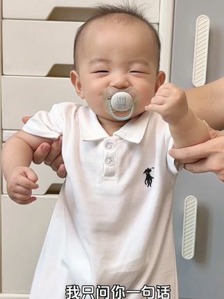七个月宝宝穿上Polo衫,成为了我心中琢磨不透的男孩。,你说他幼稚吧,他穿polo衫,你说他成熟吧,他穿尿不湿!#今日份小可爱已上线 #萌娃穿搭#被迫营业的宝宝#越养就越上头的人类幼崽#polo衫男孩
