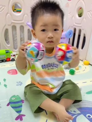 迷你小球单手就能抓握,很适合小宝宝。#玩具球 #拍拍球 #早教玩具 #婴儿玩具 #手抓球