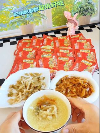#乌江榨菜丝 减盐配方,减盐不减味, #有香辣和原味两个口味, 平时吃早餐,#配馒头,配粥,配面条, 都超级好吃,还是独立小包装一次一袋刚刚好 早餐搭配乌江榨菜丝真的绝了,