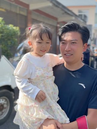 今天月亮穿新衣服,好看不#父女日常 #农村生活