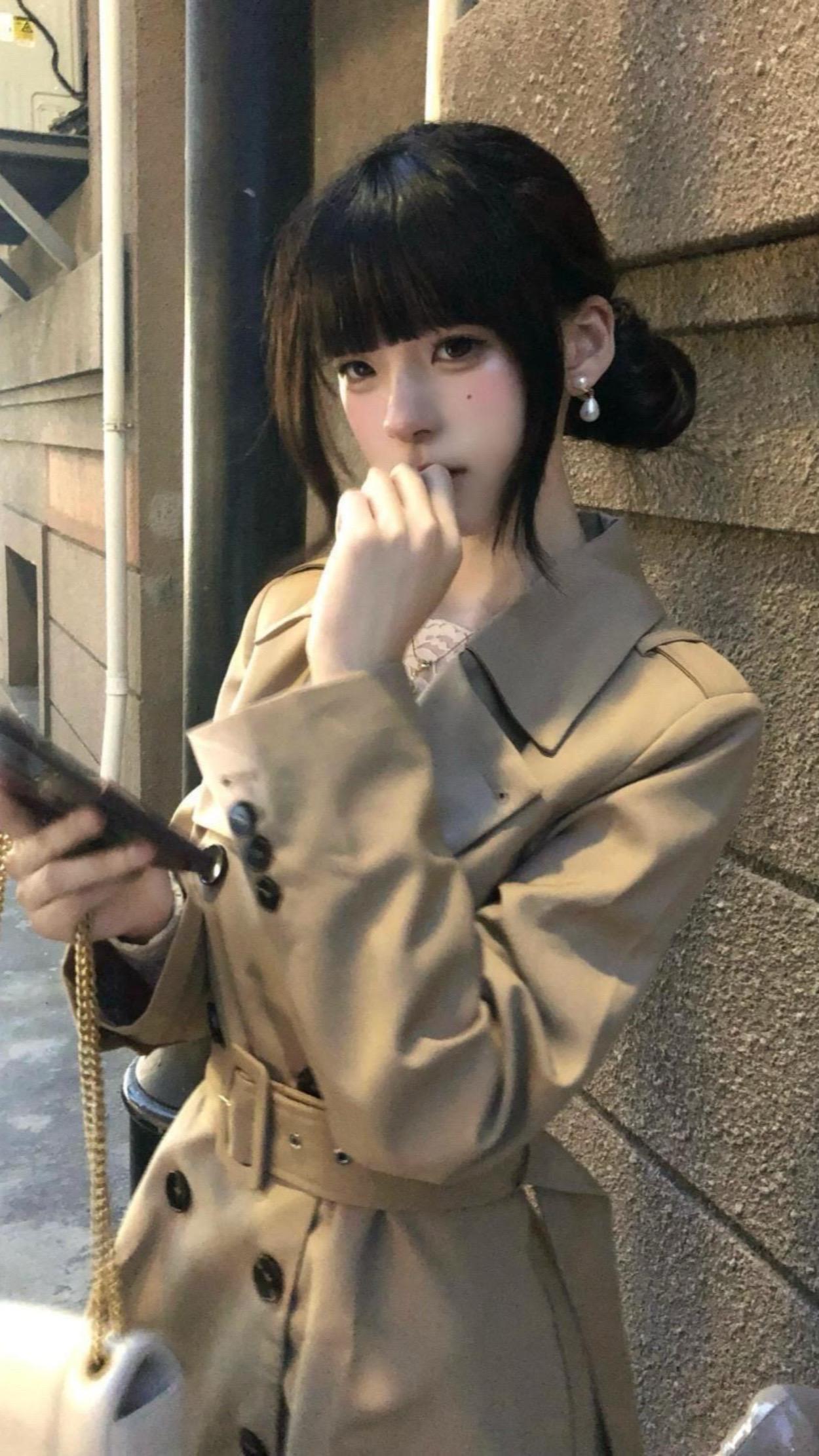 穿搭分享。#请欣赏赵露思的今日穿搭 #早秋穿搭三分钟出门不是梦 #早秋显身材平价上衣合集 #粉丝投稿秋季服装测评#早秋焦糖色氛围感穿搭