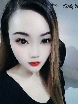 我的生活没有假期,也没有四季,只有两季,努力就是旺季、不努力就是淡季,旺季全身酸痛、淡季压力沉重!