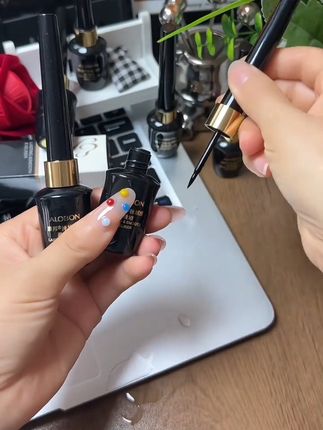 这款老牌雅邦眼线液笔用了好几年了,很好画不易脱妆,新手化妆的仙女们,不会画眼线的可以尝试一下它,出水流畅超好用!#眼线液笔 #防水防汗不晕染 #防水眼线笔 #美妆