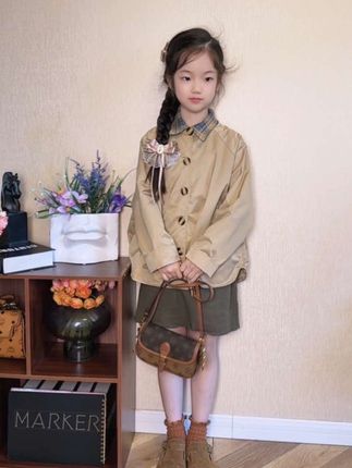 秋天就给女儿这样穿 非常好看有调性的,风 衣外套搭配半裙两件套太洋气#秋季新款#女童穿搭分享 #女童整体穿搭造型