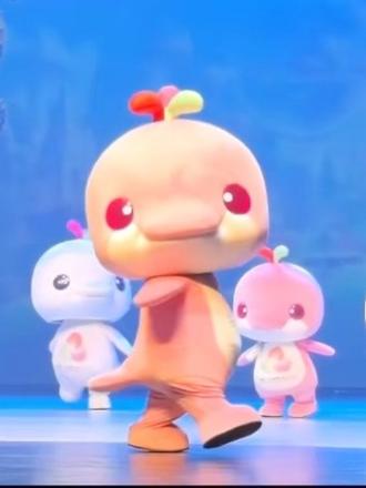 养殖场开闸,小鸡宝宝闪亮登场✨ 啊哈哈哈
养殖场开闸啦
小鸡宝宝出场啦
飞鸡 转转鸡
菜鸡 芭蕾鸡
hello鸡 蘑菇鸡
闯祸鸡 斯文鸡
三角饭团鸡 叶问鸡
滑鸡 黄金比例鸡
萌之萌之
眼睛根本看不过来啦
#大湾鸡吉祥物 #萌动奇迹 #大湾鸡 #乐融融 #喜洋洋