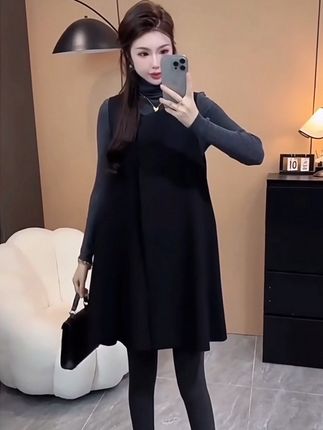 秋季新款时尚气质套装,百搭宽松大码两件套,#裙装穿搭 #韩系穿搭 #时尚气质穿搭 #黑色连衣裙 #马甲裙穿搭