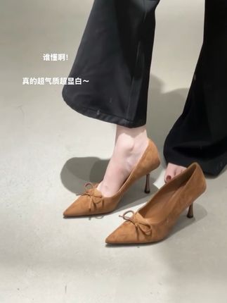 我天!这也太显白了吧~#穿出高级感 #高级感穿搭 #美鞋穿搭 #尖头高跟鞋 #新款女鞋 @DOU+上热门