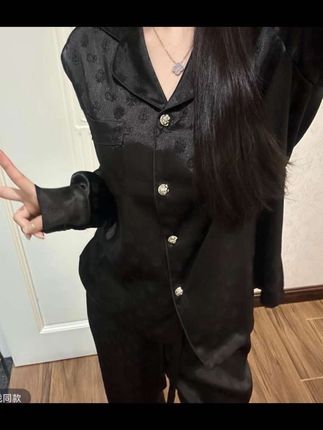 春秋新款轻奢气质月光绸冰丝光泽感开衫长裤家居服#女神必备 #冰丝睡衣#穿出高级感 #爆款热卖中#春秋新款@DOU+上热门 @DOU+小助手 @DOU+好生意
