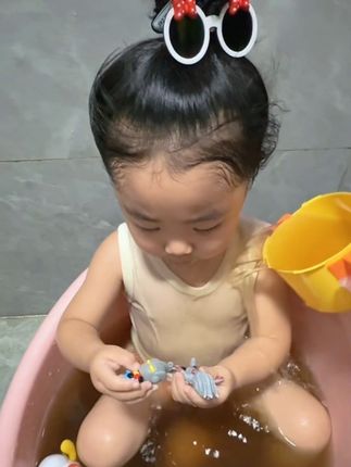 #三伏天 多泡泡澡,秋冬换季真的省心不少,妈妈们千万别错过今年三伏天的窗口期#爱洗澡的宝宝 #仁和#泡澡#育儿经验分享