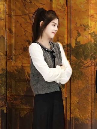 #设计感小众上衣 #减龄气质 #高级感穿搭 #通勤搭配 #显高显瘦穿搭