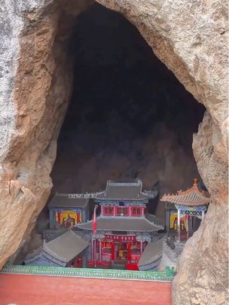 在山西左权太行山 之巅,天然溶洞内的古寺。雷音寺,始建于周朝,洞内有院,院内有窑,实属罕见。#山西古建筑#历史古迹 #山洞到底藏着什么 #愿所求皆所愿