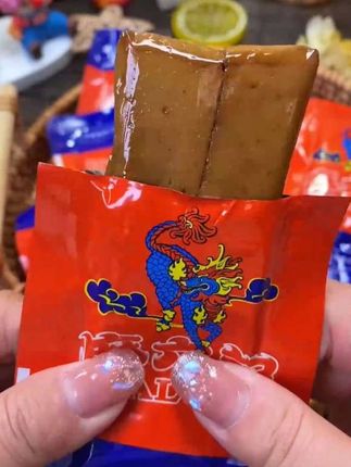 终于等到麻六记手磨豆干大破价!豆香浓郁, q弹劲道又爽滑 ,麻辣五香两个口味,大人孩子都可以放心吃 #零食推荐 #豆干 #便宜又好吃