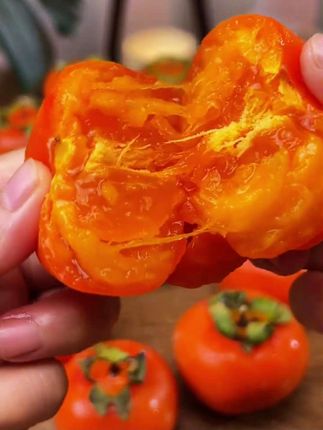 #火晶柿子#皮薄如纸#一口爆汁#太好吃了#应季水果