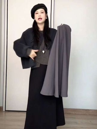 春秋新品欧洲站洋气纯色半身裙松紧腰设计A字裙气质百搭欧货#纯色半身裙#百搭半身裙@DOU+上热门 @DOU+好生意