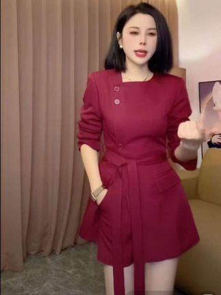 高级感时尚气质3256职业套装女春秋季洋气系带西服外套短裤三件套 #时尚套装 #高级感穿搭 #百搭套装 #请欣赏赵露思的今日穿搭 #新中式穿搭成为中秋宠儿