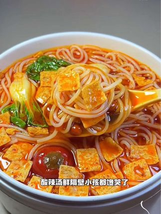 喜欢吃螺蛳粉的朋友们看过来了,这个螺蛳粉真的太好吃了,它不仅量多料足,而且还是正宗的柳州味道,让你在家也能吃到好吃的螺蛳粉。喜欢的朋友赶紧点击链接购买吧!#太好吃了 #嗦粉 #太香啦